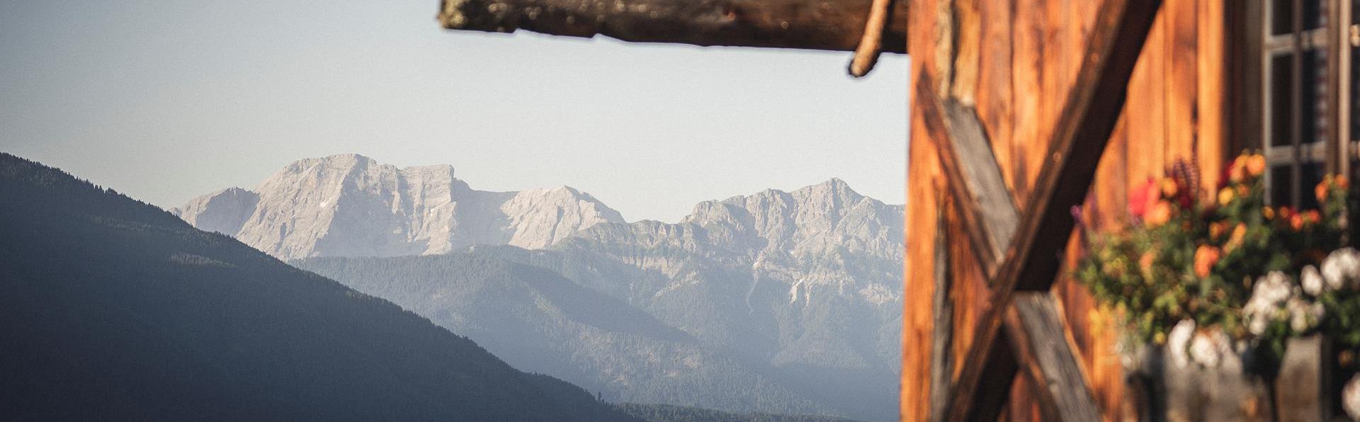 Unsere Hütte auf der Kumpflalm mit Blick auf die Berge
