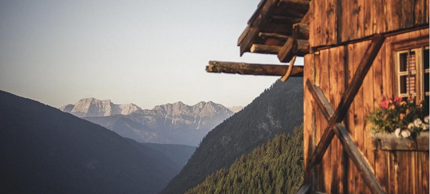 Unsere Hütte auf der Kumpflalm mit Blick auf die Berge