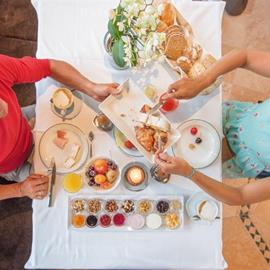 Two guests having breakfast