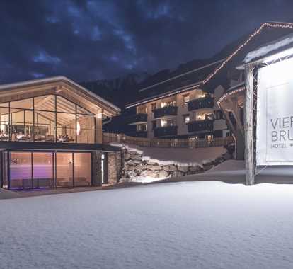 Hotel Vierbrunnenhof con spa in una notte d'inverno